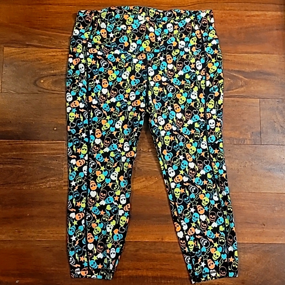💖 3/$63 Torrid Neon Skull Lightning Heart Active crop Legging